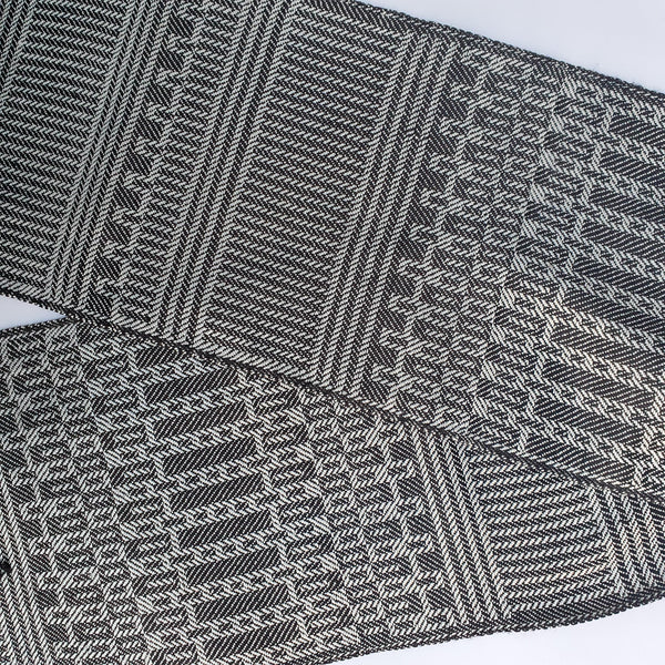 2 ends of the black and grey block scarf